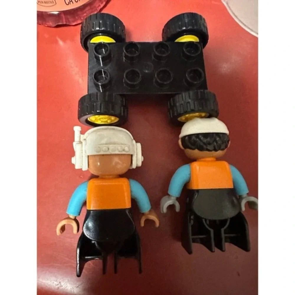 LEGO Duplo Construction Figures and Vehicle Base‎ 2 Minifigures Black Wheelbase